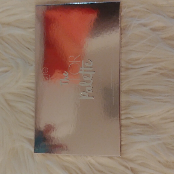💝FIRM! NWT CIATE LONDON THE EDITOR EYESHADOW PALETTE LIMITED EDITION - Picture 2 of 15